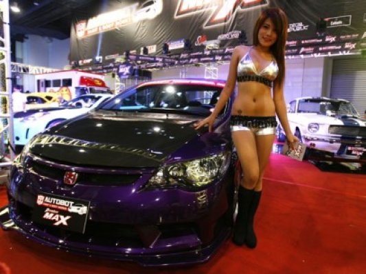 Salon auto de lux la Beijing, cu număr limitat de clienţi